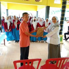 Kunjungan dan Praktik Kewirausahaan SMK Muhammadiyah Rongkop ke Kelompok Preneur Kalurahan Jerukwuel